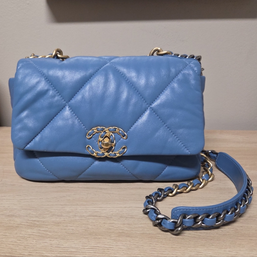 Chanel 19 Small